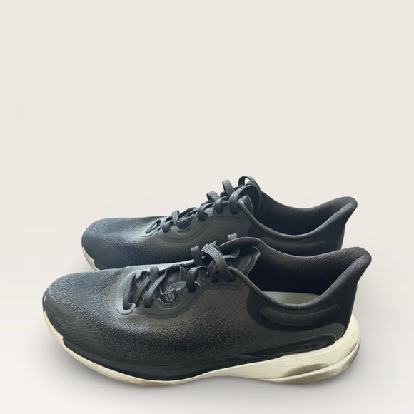 LULULEMON Chargefeel Low Women’s Sneaker size 9 - Picture 2 of 9